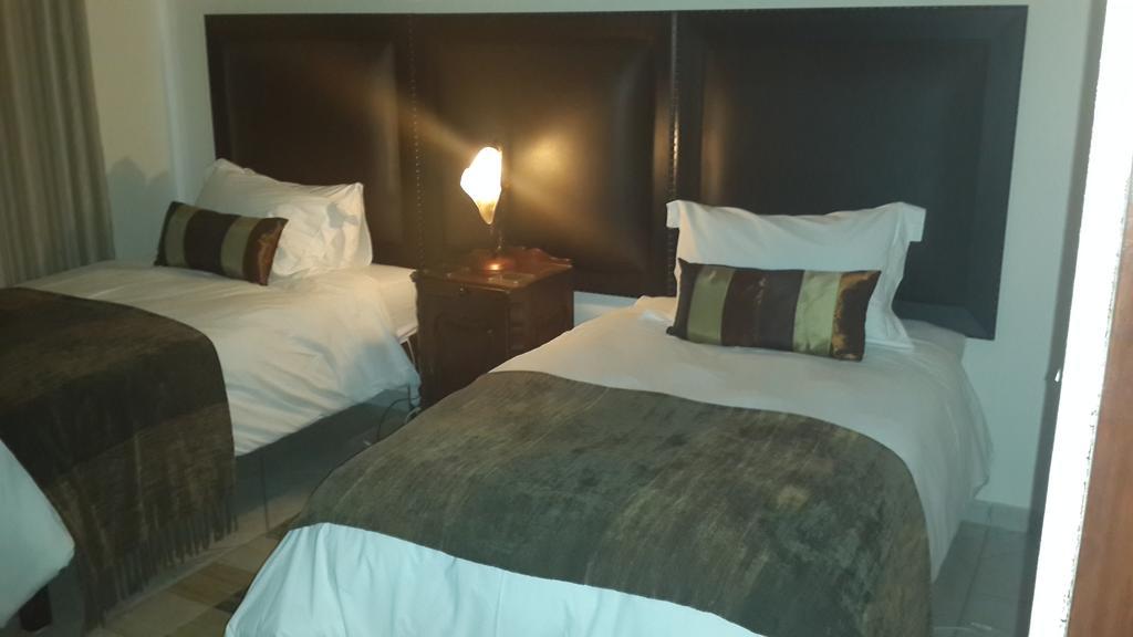 Magaliqua Guest House Noordheuwel Chambre photo