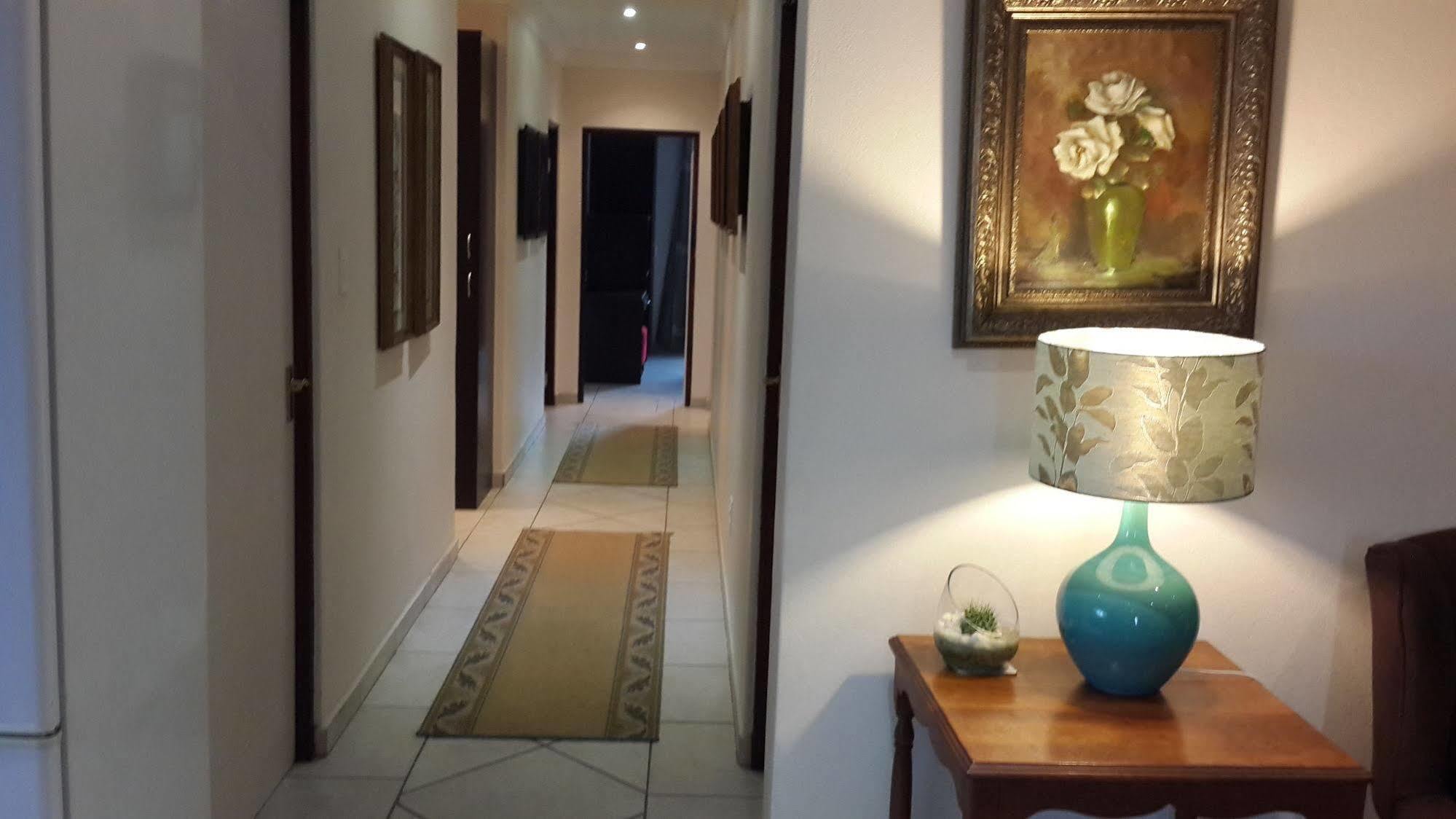 Magaliqua Guest House Noordheuwel Extérieur photo